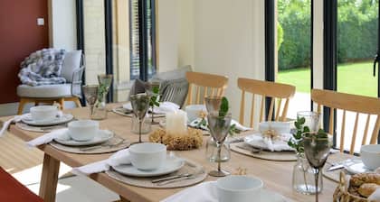 Luxurious House, Lodge & Garden, Private Parking