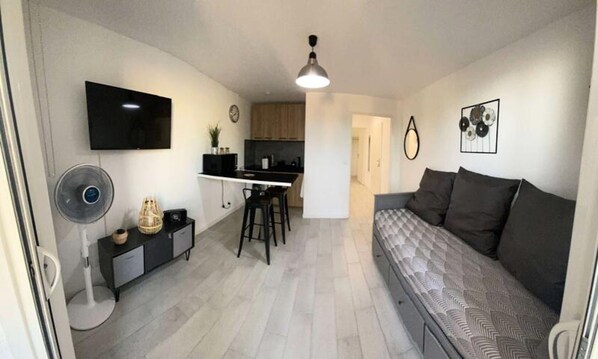 Living area - 2 Rooms for 4 People (Six-Fours-les-Plages)