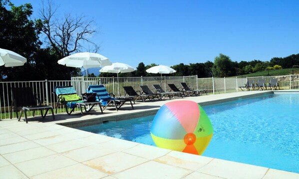 Pool - Studio 2 People (Biot)