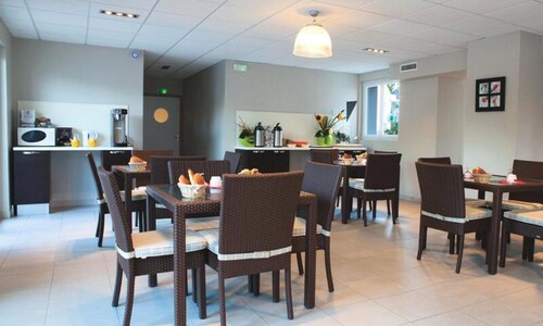 Studio 2 People Terrace