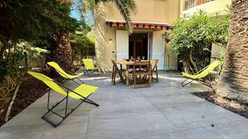 Tempat makan outdoor