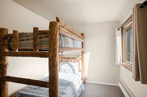 5 Schlafzimmer, Bügeleisen/Bügelbrett, kostenloses WLAN, Bettwäsche
