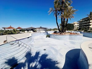 المنطقة المحيطة بالمنشأة