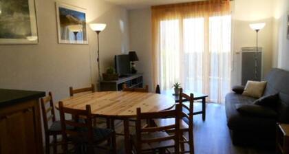 4 Rooms for 8 People