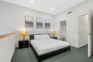 2 bedrooms, desk, iron/ironing board, WiFi
