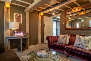 TV, peis og kontorer