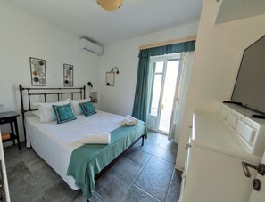 3 bedrooms, iron/ironing board, travel crib, free WiFi