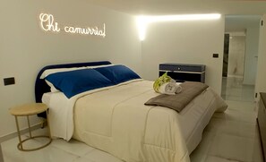 1 bedroom, WiFi, bed sheets - "The Writers' Mansion"-A.Camilleri-. (Giarre)