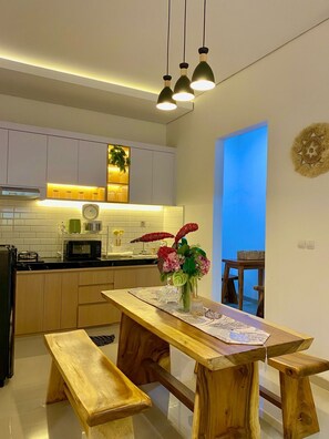 Shared fridge, microwave - DIRUMA SADJA HOME VILLA (Ngemplak)