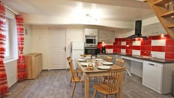 Cookware/dishes/utensils