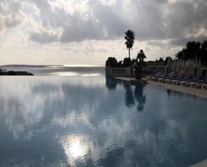 Outdoor pool - Comfortable Apartment Near Cannes (Cannes)