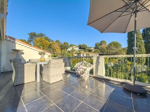 Outdoor dining - L'Eclat (Cannes)