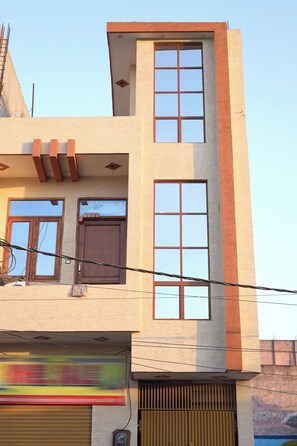 Exterior detail - Homestay For Guest in Meerut 2-bedroom house in fabulous Meerut WiFi AC (Meerut)