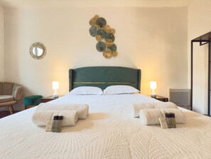 4 chambres, fer et planche à repasser, accès au Wi-Fi (inclus)