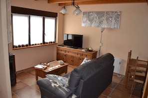 Smart TV, fireplace - Holiday Home in Castilla-León with Pool (Bernuy Salinero, Ávila)