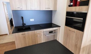 Microwave, oven, dishwasher, coffee/tea maker
