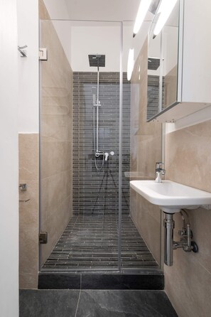 Luxury Apartment, 3 Bedrooms, Balcony, City View | Bathroom - Calea 3BR Victoriei Stunner - Two Living Rooms - Balconies on the Avenue (Bucharest)