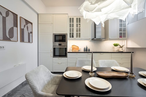 Calea 3BR Victoriei Stunner - Two Living Rooms - Balconies on the Avenue