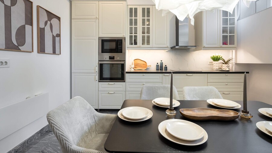 Calea 3BR Victoriei Stunner - Two Living Rooms - Balconies on the Avenue