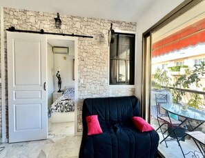 Living room - Bright 31m2, Floral Terrace, Near Croisette (Cannes)