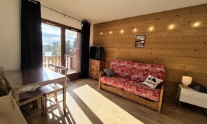 Living area - Apartments for 4 People (Les Deserts)