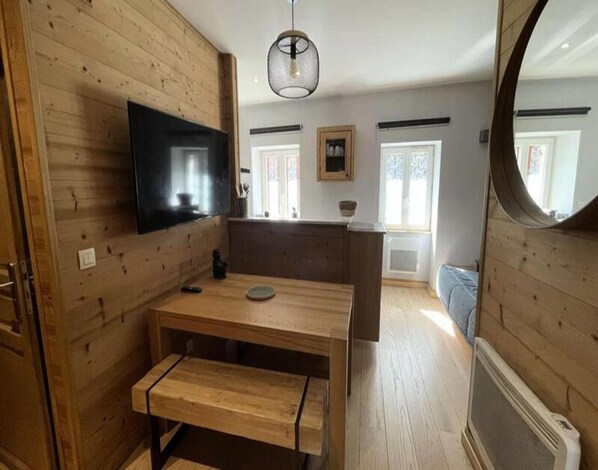 Dining - 3 Rooms for 6 People (Les Deux Alpes)