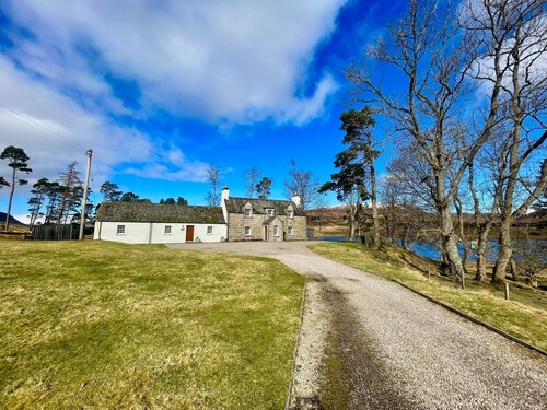 Sherrabeg Cottage -  a cottage that sleeps 8 guests in 4 bedrooms
