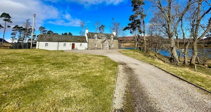 Sherrabeg Cottage - a cottage that sleeps 8 guests in 4 bedrooms