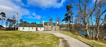 Sherrabeg Cottage - a cottage that sleeps 8 guests in 4 bedrooms