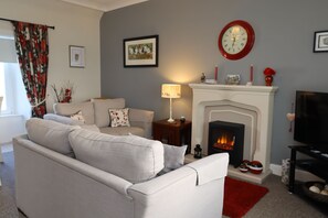 TV, DVD player - The Garden Flat -  an apartment that sleeps 4 guests  in 2 bedrooms (Crieff)