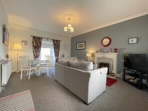TV, DVD player - The Garden Flat -  an apartment that sleeps 4 guests  in 2 bedrooms (Crieff)