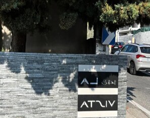 Property grounds - Sea View 2 Bedroom Apartment (Cannes)