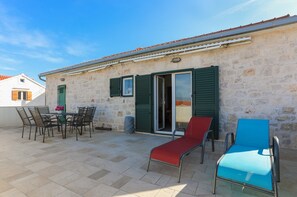 Apartment | Outdoor dining