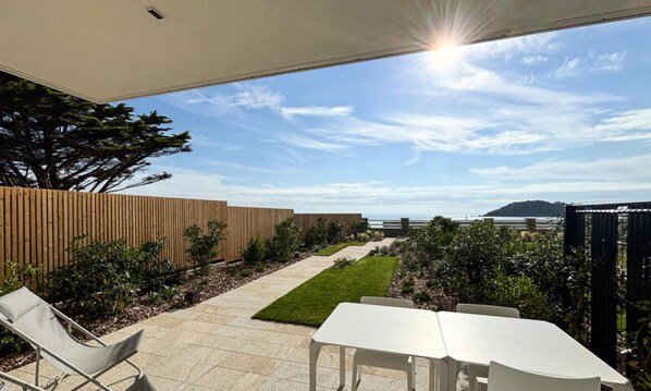 Outdoor dining - LA Roche Mignonne T3 A T3 Beach Access and Indoor (Trébeurden)