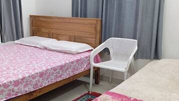 1 habitación, tabla de planchar con plancha, wifi y ropa de cama