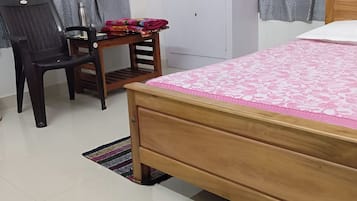 1 habitación, tabla de planchar con plancha, wifi y ropa de cama
