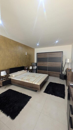 2 chambres, fer et planche à repasser, Wi-Fi, draps fournis