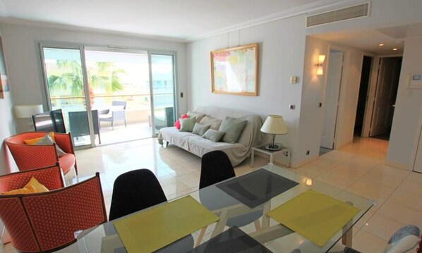 Living area - Apartment With Large Terrace (Cannes)