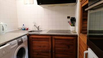 Microwave, dishwasher, cookware/dishes/utensils