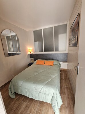 1 dormitorio, tabla de planchar con plancha, wifi