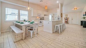 Coffee/tea maker, fridge, microwave, oven - Sleeps 20! 2 Homes Near the Beach, Private Pools, GameRoom, Large Family Retreat (Port Aransas)
