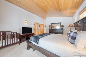 3 bedrooms, free WiFi, bed sheets - Oslo Haus by AvantStay | Cabin Retreat Near Northstar + Downtown Truckee (Truckee)
