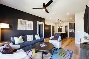 Smart TV - Walkable Midtown Location | Modern Amenities, Pool & Gym | Anthem by AvantStay (Nashville)