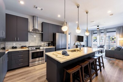 Walkable Midtown Location | Modern Amenities, Pool & Gym | Anthem by AvantStay