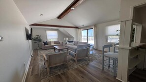 Smart TV, fireplace, table tennis