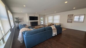 Smart TV, fireplace, table tennis