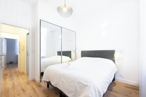 2 chambres, coffres-forts dans les chambres, bureau