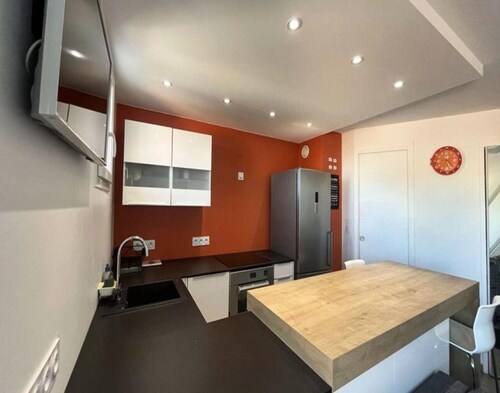 2 Rooms for 4 People