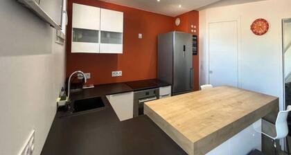 2 Rooms for 4 People