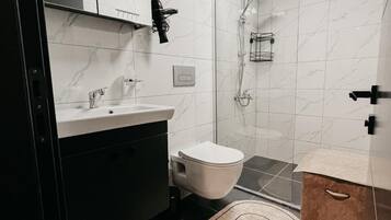Appart'hôtel Confort, balcon, vue jardin | Salle de bain